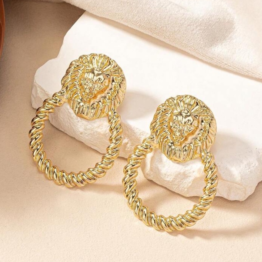 Vintage Style Geometric Lion Head Circular Stud Statement Earrings - Picture 6 of 6